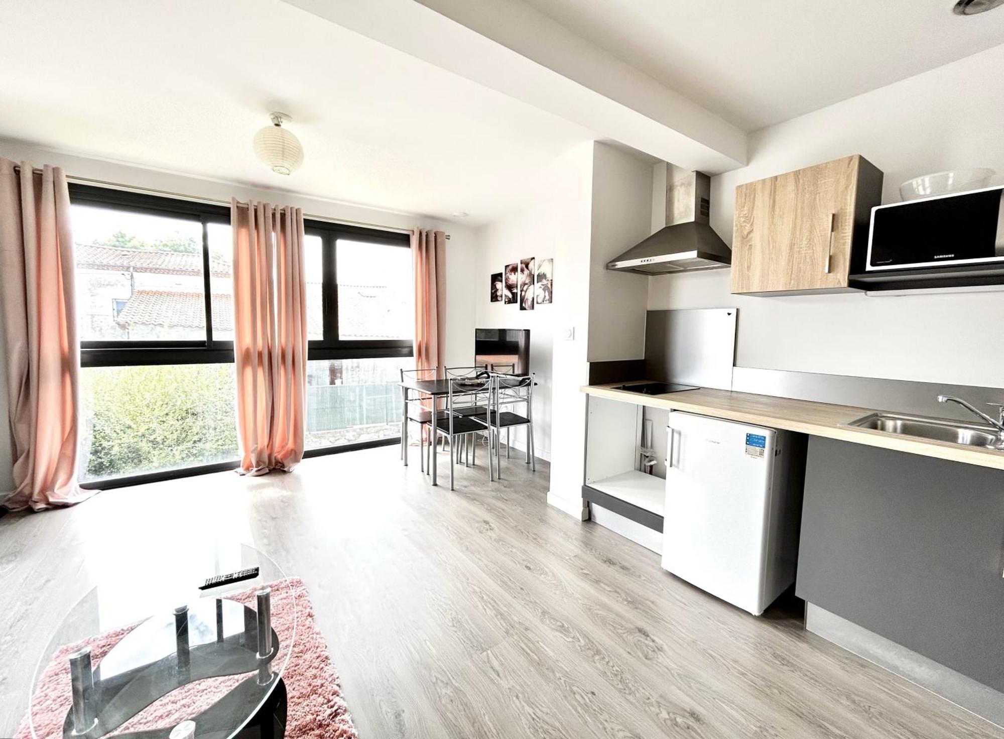 Du Vignoble A L'Atlantique - Residence Montifault Gites Du 2 Au 3 Pieces Le Pallet Exterior foto